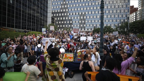 New York'ta 'valizli' göçmen protestosu