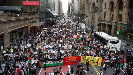 New York&#039;taki İsrail Başkonsolosluğu önünde Filistin&#039;e destek protestosu