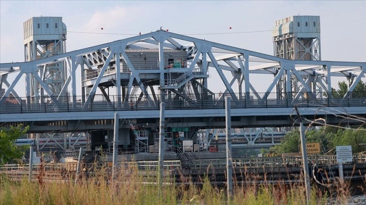 New York'ta aşırı sıcak nedeniyle metal köprünün mekanizması bozuldu