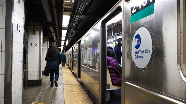 New York'ta Brooklyn bölgesinde metroda silahlı saldırı