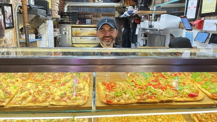 New York'ta Türk pizzacı Hakkı Akdeniz, dükkanının bir haftalık gelirini depremzedelere bağışla