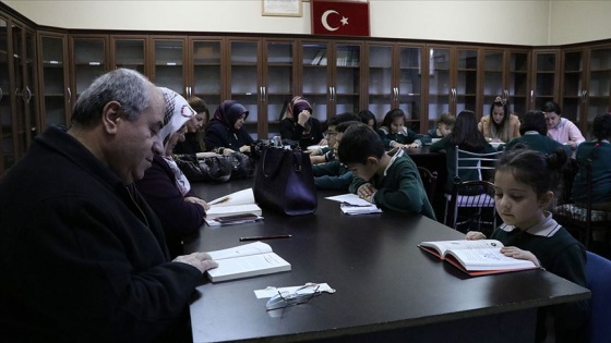 Niğde'deki ilkokulda çarşamba günleri 5. ders zili veliler için de çalıyor