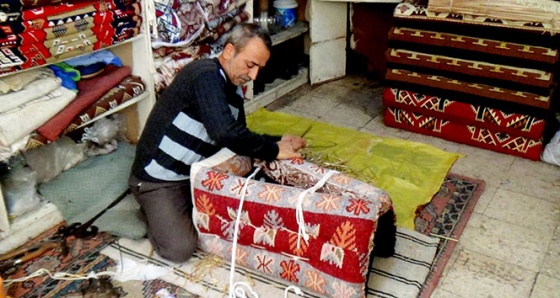 Niğde’nin son semercisi çırak bulamadı eşiyle çalışıyor