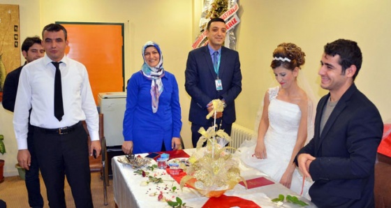 Nikah masasında işaret diliyle 'evet'