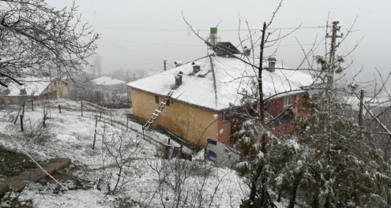 Nisan ayında lapa lapa kar yağışı