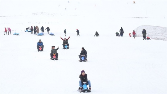 'Nisan karı' Erciyes'teki turizmcilerin yüzünü güldürdü