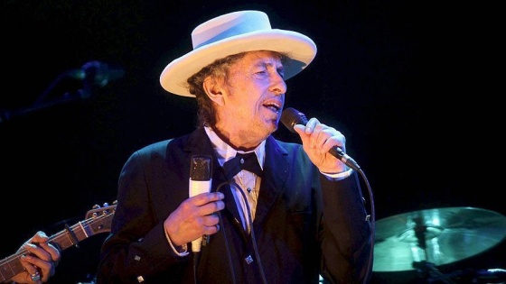 Nobel ödülü konusunda sessiz kalan Dylan'a eleştiri