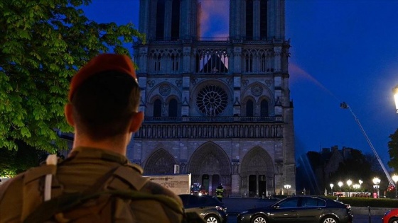 'Notre Dame'ın yeniden inşasının 5 yılda tamamlanmasını istiyorum'