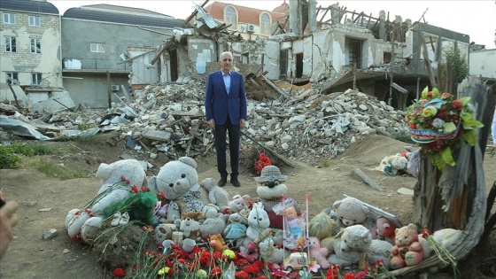 Numan Kurtulmuş, Ermenistan'ın saldırılarında sivillerin hayatını kaybettiği Gence'yi ziyaret etti