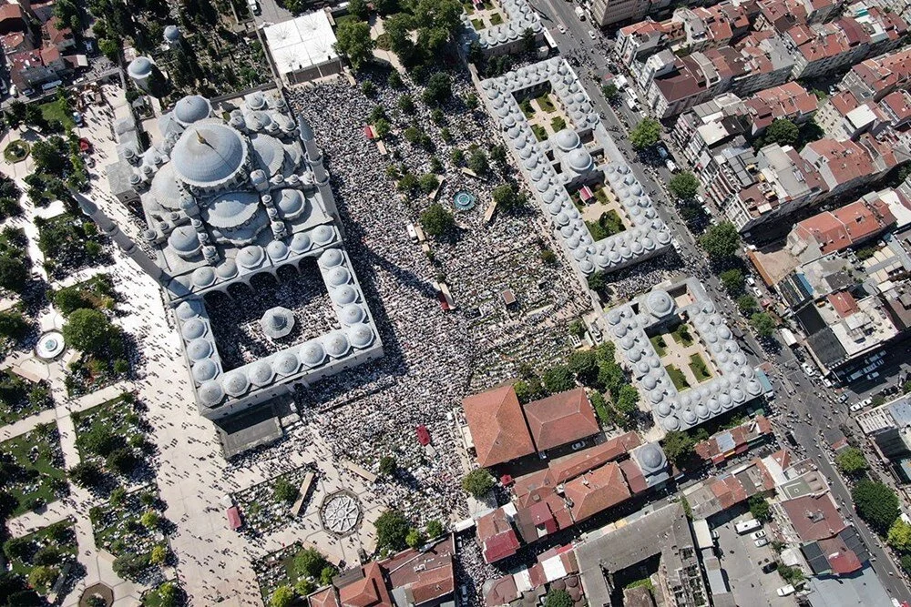 O muhteşem cenaze namazının rövanşı bir şekilde alınacaktı! Ve… -Emin Batur yazdı-