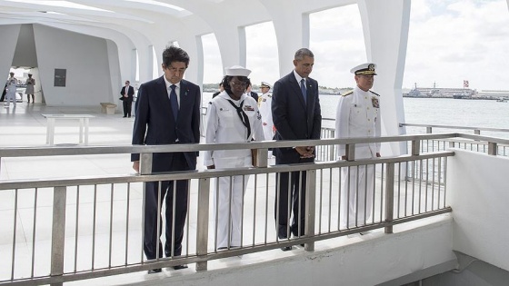 Obama ve Abe'den Pearl Harbor'da tarihi buluşma