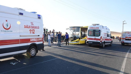 Öğrenci servisi belediye otobüsü ile çarpıştı: 15 yaralı