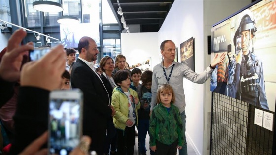 Öğrencilerden AA'nın Istanbul Photo Awards sergisine ilgi