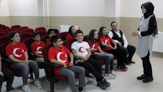 Öğrencilerden Mehmetçiğe klipli destek