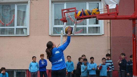 Öğrencileri için smaç makinesi geliştirdi