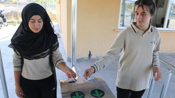 Öğrencilerin güvenliği için okulda turnike sistemi