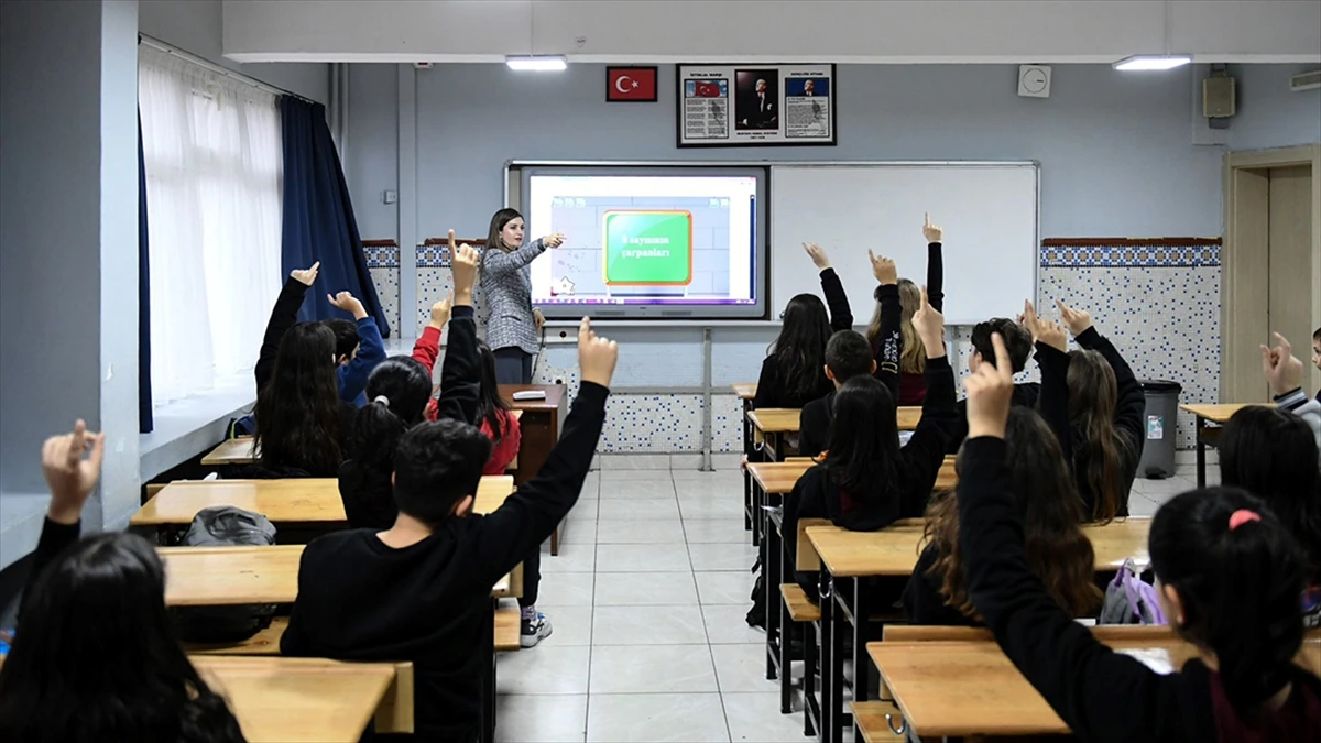 Öğretmenlerin mazerete bağlı yer değiştirme başvuru duyurusu yayımlandı