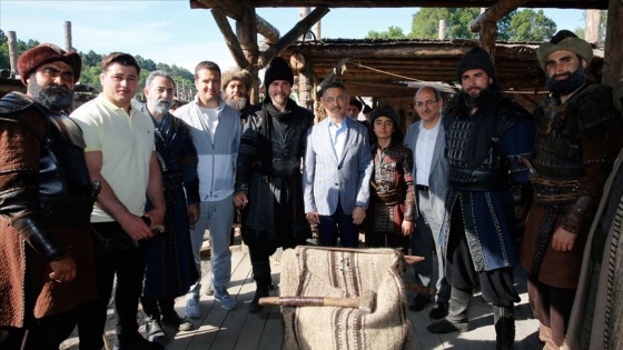 Oktay'dan Diriliş Ertuğrul setine ziyaret