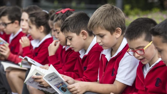 Okul dışında hem okudular hem okuttular