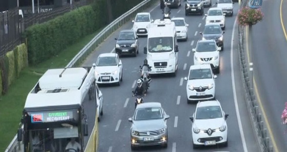 Okulların ilk gününde korkulan trafik çilesi yaşanmadı