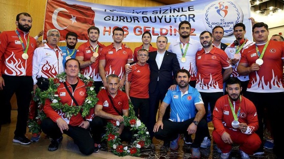 Olimpiyat kafilesi yurda döndü