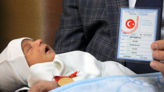 'Ömer Halisdemir'in adı 60 bininci bebeğe verildi