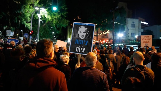 On binlerce İsrailli Netanyahu'yu protesto etti