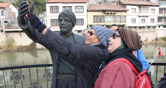 Onunla selfie yapmadan giden yok