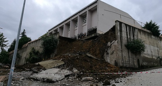 Ordu'da lisenin istinat duvarı çöktü