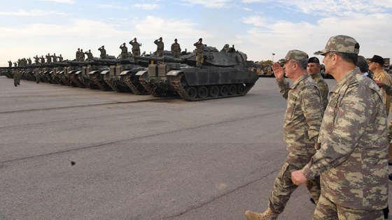 Orgeneral Akar sınır birliklerini denetledi