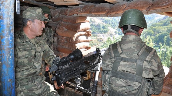 Orgeneral Akar Şırnak, Hakkari ve Van'da askeri birlikleri denetledi