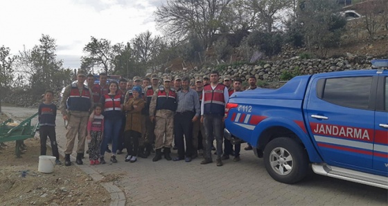 Ormanlık alanda kaybolan kadını jandarma buldu