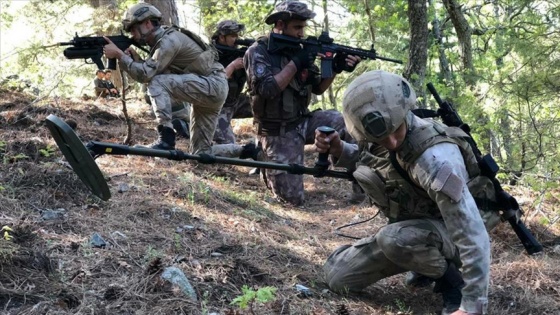 Osmaniye'de PKK'lı teröristlere ait mühimmat ve yaşam malzemeleri ele geçirildi