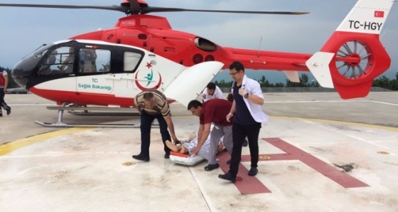 Otobüs kazasında ağır yaralanan asker ambulans helikopter ile sevk edild