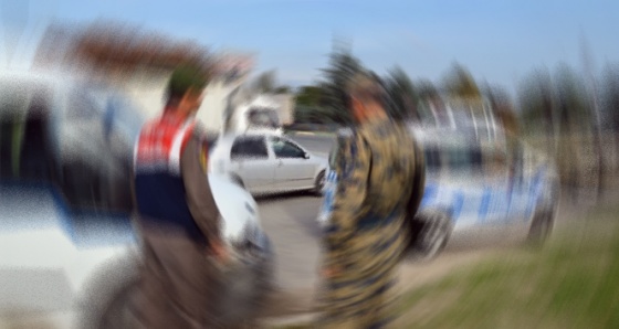 Otobüsteki yolcuda dinamit lokumu, fünye ve gaz maskeleri ele geçirildi