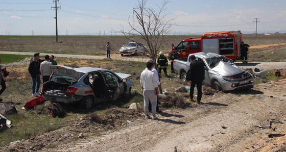 Otomobil pikaba çarptı: 1 ölü, 5 yaralı