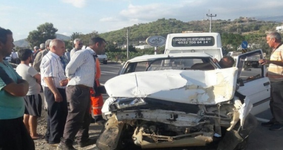 Otomobille öğrenci servisi çarpıştı: 1 ölü, 9 yaralı