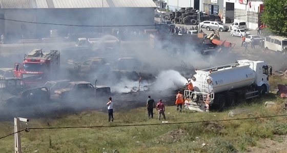 Otoparktaki onlarca araç küle döndü