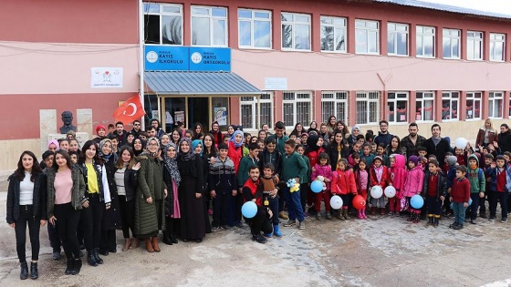 &#039;Oyuncak kardeşliği&#039; ile çocukların yüzünü güldürdüler