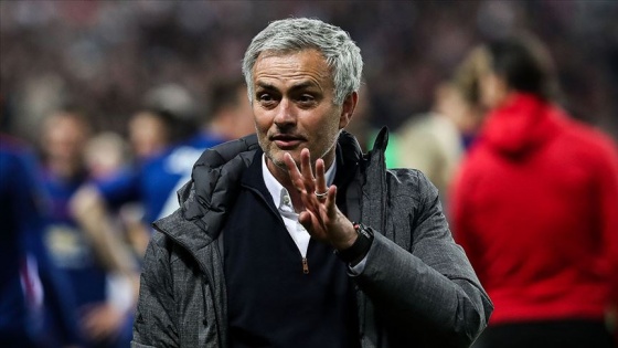 Oyuncularına parkta antrenman yaptıran Mourinho'dan açıklama: