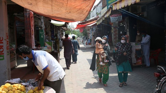 Pakistan'da Kovid-19 vaka sayısı 180 bini aştı