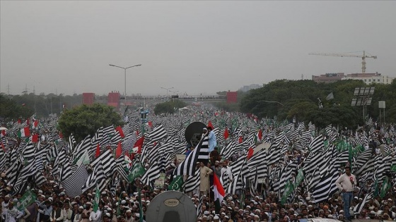 Pakistan'da muhalefet toplu istifayı tartışıyor