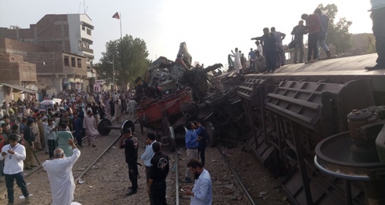 Pakistan'da tren kazası: 3 ölü