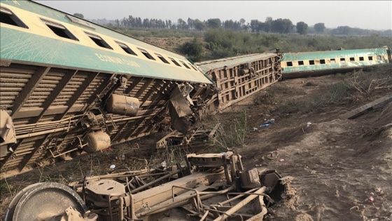 Pakistan'da tren kazası: 30 ölü, 50 yaralı