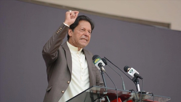 Pakistan'da eski Başbakan Han, tehdit suçlamalarıyla ilgili mahkemeye çağrıldı