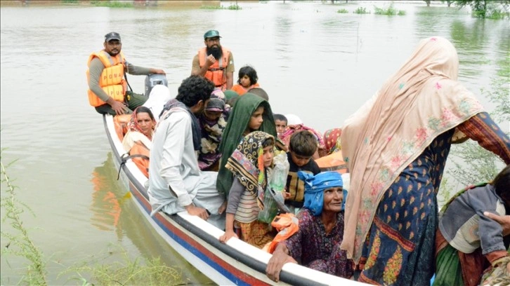 Pakistan'da şiddetli yağışlar sebebiyle ölenlerin sayısı 1000'e yaklaştı