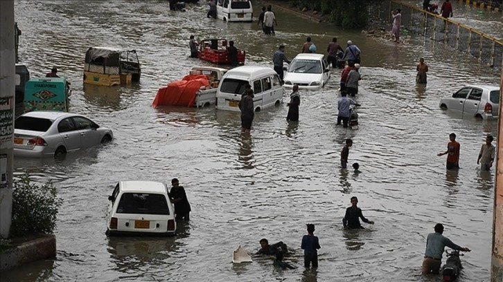 Pakistan'da yaklaşan Biparjoy siklon fırtınası sebebiyle tahliye işlemi başladı