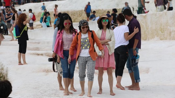 Pamukkale'de Çinli turist yoğunluğu yaşanıyor