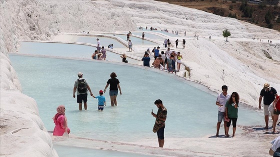 Pamukkale'de sokağa çıkma kısıtlamasının uygulanmadığı ilk cumartesi yoğunluk gözleniyor