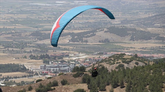 Pamukkale'de yamaç paraşütü uçuşlarına ilgi